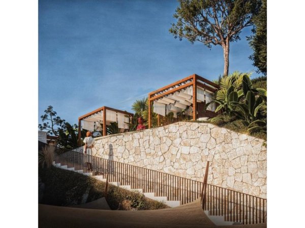 Vlore, jepet me qera hotel Kati 0, 500 m² 8.000 € (Radhime)