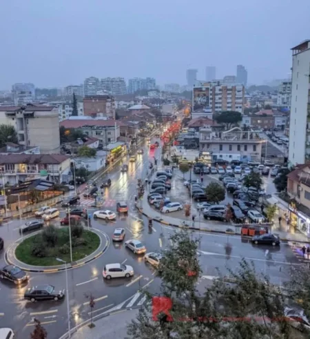 Tirane, shitet apartament 3+1+Ballkon , 96 m² (Komuna e Parisit)