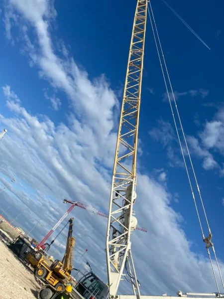 Shoqëria “VEGA Sh.p.k”, një ndër shoqëritë lider në menaxhimin e projekteve dhe në sektorin e shërbimeve Ofron per shitje : Vinc me zinxhir