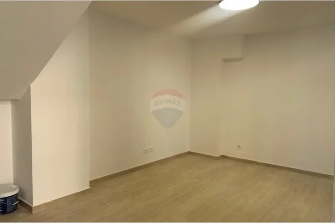 Tirane, jepet me qera ambjent biznesi Kati 0, 88 m² 900 € (Rruga Hoxha Tahsin)