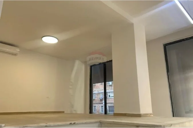 Tirane, jepet me qera ambjent biznesi Kati 0, 88 m² 900 € (Rruga Hoxha Tahsin)