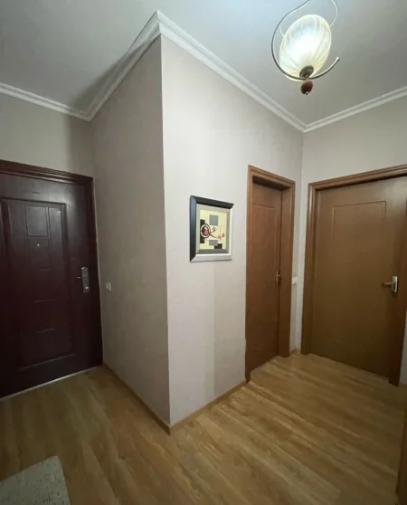 Tirane, jepet me qera apartament 2+1+Ballkon Kati 4, 100 m² 450 € (rruga Besim Alla prane pallateve Cabej ( Yzberisht))