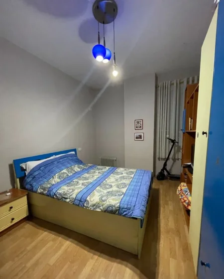 Tirane, jepet me qera apartament 2+1+Ballkon Kati 4, 100 m² 450 € (rruga Besim Alla prane pallateve Cabej ( Yzberisht))
