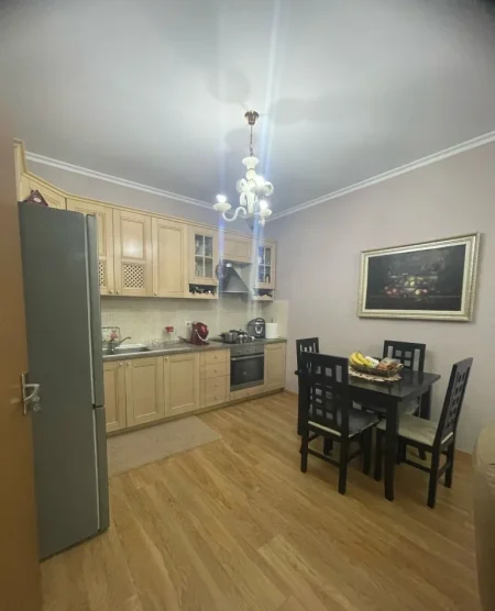 Tirane, jepet me qera apartament 2+1+Ballkon Kati 4, 100 m² 450 € (rruga Besim Alla prane pallateve Cabej ( Yzberisht))