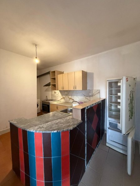 Tirane, jepet me qera apartament 2+1 Kati 0, 110 m² 300 € (Rruga Riza Abazi)