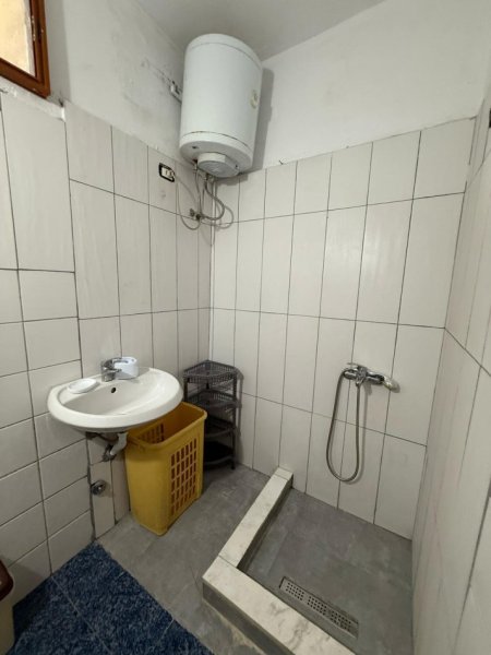 Tirane, jepet me qera apartament 2+1 Kati 0, 110 m² 300 € (Rruga Riza Abazi)