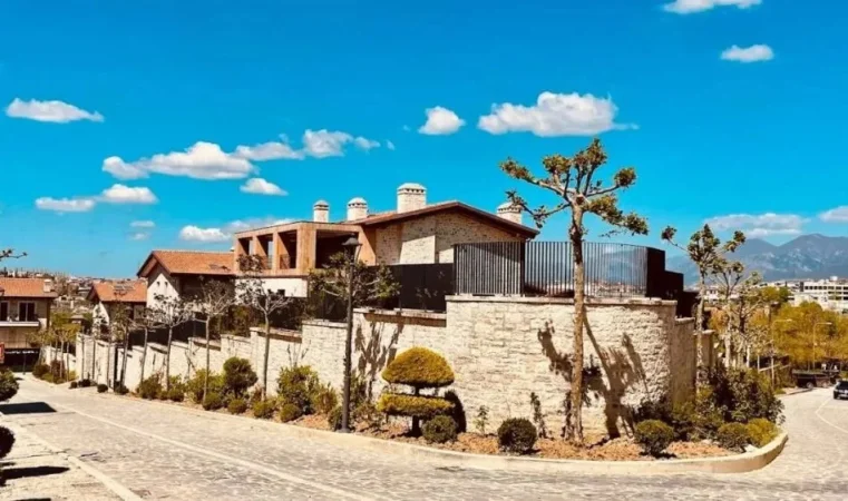 Tirane, shitet Vile 3 Katshe Kati 3, 520 m² 480.000 € (TEG)