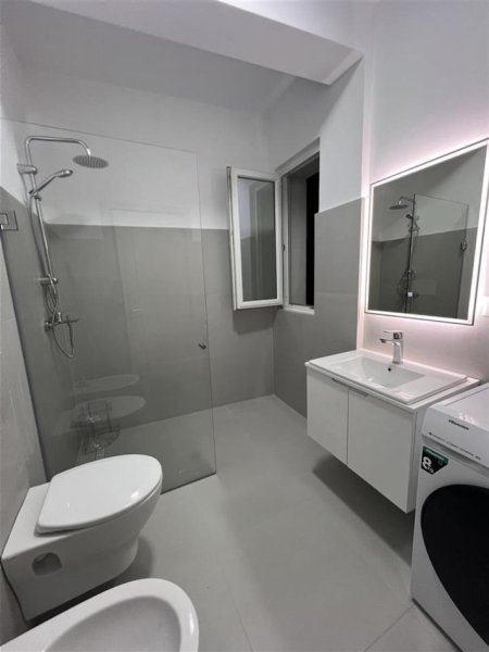 Tirane, jepet me qera apartament 2+1+Ballkon Kati 9, 100 m² 600 € (Astir)