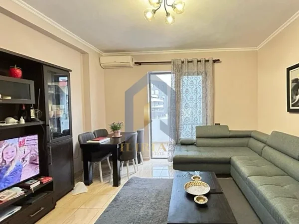 Tirane, jepet me qera apartament 1+1 Kati 6, 75 m² 600 € (Rruga e Dibres)