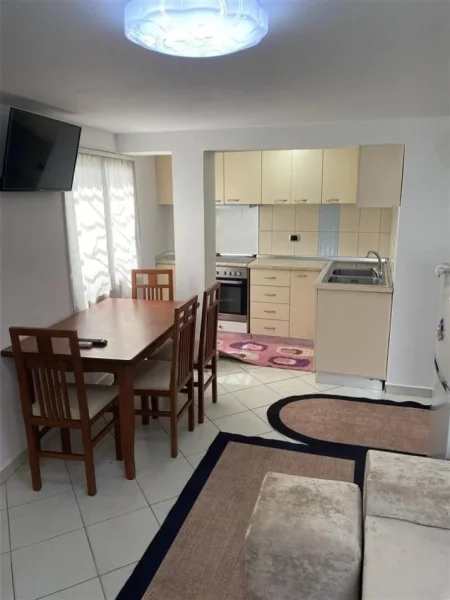Tirane, jepet me qera shtepi 1+1+Ballkon Kati 1, 60 m² 300 € (tek Nenstacioni elektrik ne Selite)
