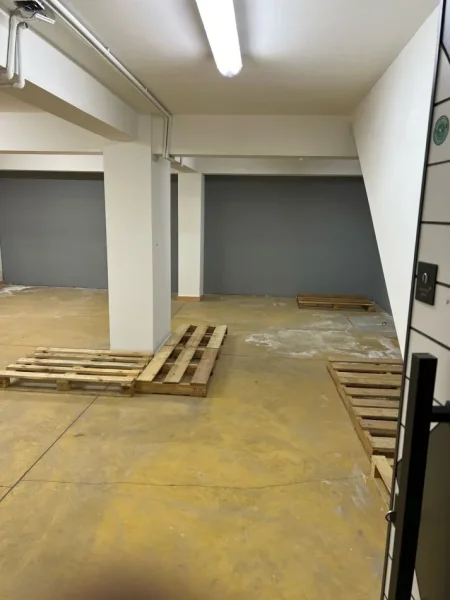 Tirane, shes ambjent biznesi Kati 0, 580 m² 600.000 € (Rruga Riza Cerova)