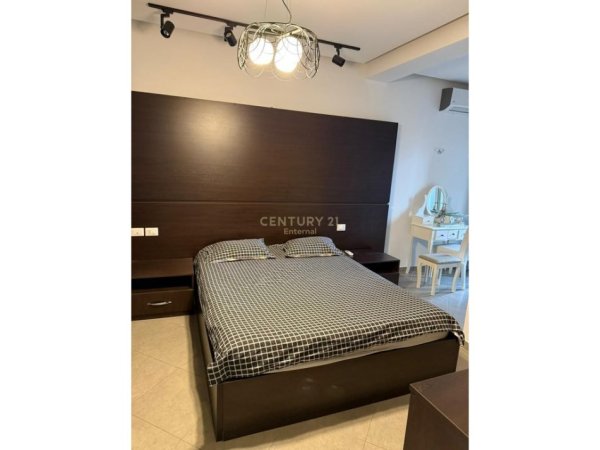 Tirane, jepet me qera apartament 1+1 Kati 4, 100 m² 550 € (yzberisht)