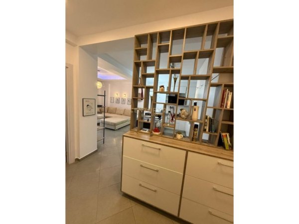 Tirane, jepet me qera apartament 1+1 Kati 4, 100 m² 550 € (yzberisht)