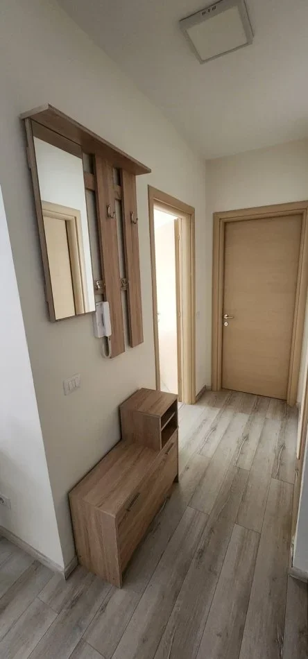 Tirane, jepet me qera apartament 2+1+Ballkon Kati 4, 100 m² 700 € (rruga e Kroit)