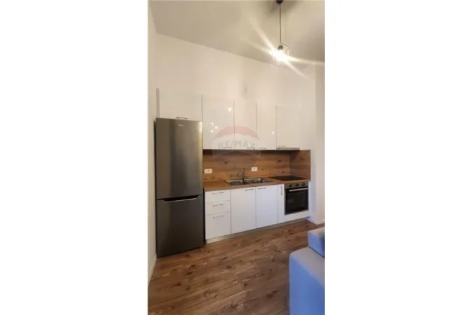 Tirane, jepet me qera 1+1 Kati 4, 65 m² 700 € (Rruga e Kavajes)
