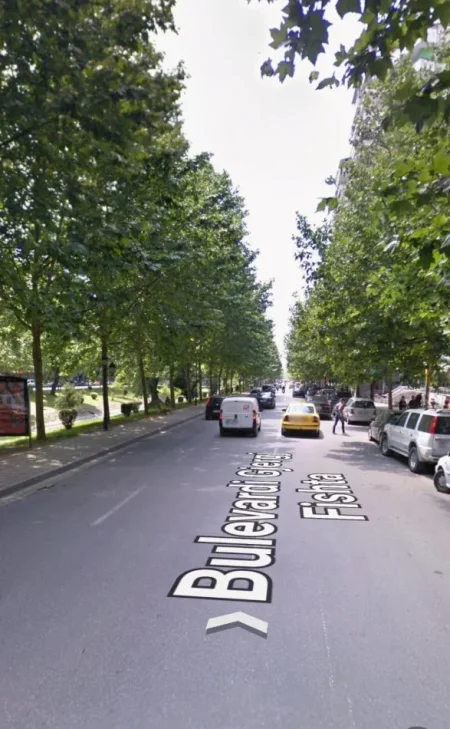 Tirane, shitet dyqan Kati 0, 60 m² 360.000 € (ISH EKSPOZITA)