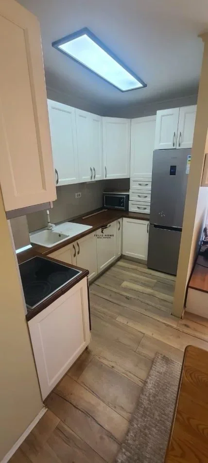 Tirane, jepet me qera apartament 2+1+Ballkon Kati 6, 85 m² 500 € (ASTIR)