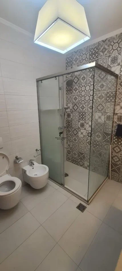 Tirane, jepet me qera apartament 2+1+Ballkon Kati 6, 85 m² 500 € (ASTIR)