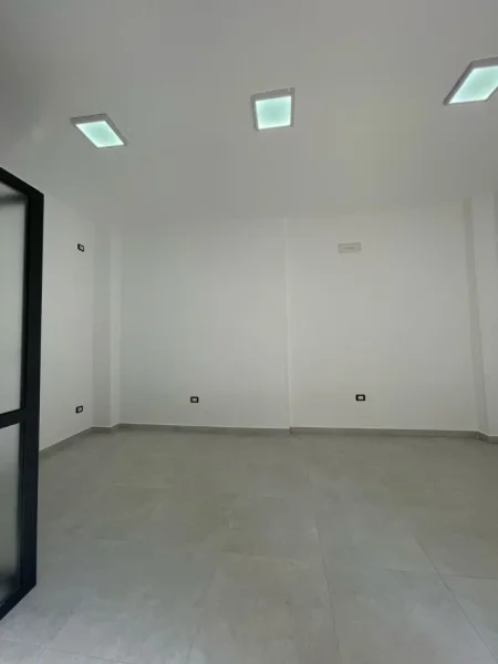 Durres, jepet me qera dyqan Kati 0, 20 m² 300 € (Durres)