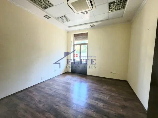 Tirane, jepet me qera ambjent biznesi Kati 0, 138 m² 2.000 € (Blloku)