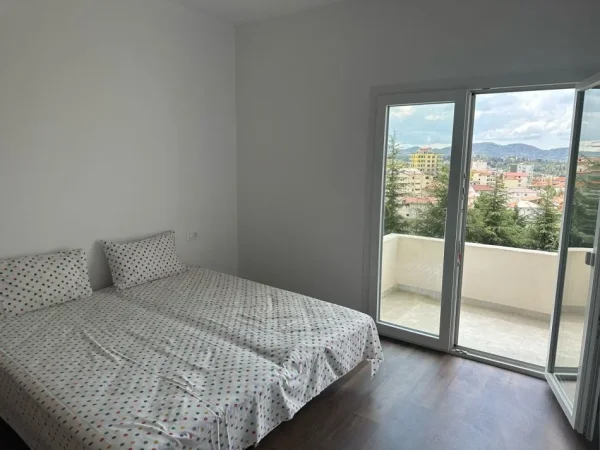 Tirane, jepet me qera apartament 1+1 Kati 4, 64 m² 400 € (ALI DEMI)