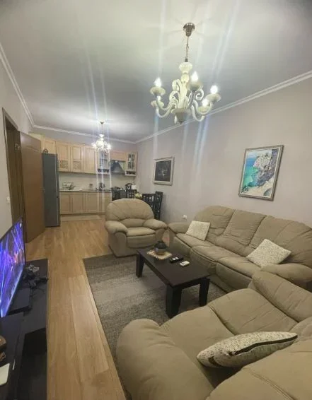 Tirane, jepet me qera apartament 2+1 Kati 4, 100 m² 450 € (UNAZA E RE)