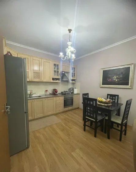 Tirane, jepet me qera apartament 2+1 Kati 4, 100 m² 450 € (UNAZA E RE)