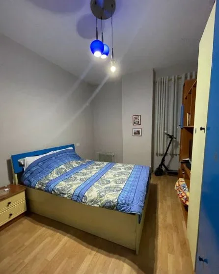 Tirane, jepet me qera apartament 2+1 Kati 4, 100 m² 450 € (UNAZA E RE)