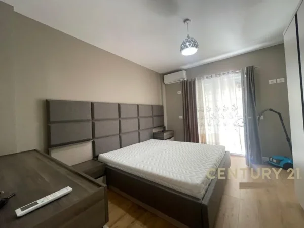 Tirane, jepet me qera apartament 2+1 Kati 2, 123 m² 1.000 € (Kopshti Botanik)