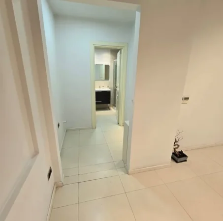 Tirane, jepet me qera zyre Kati 2, 91 m² 1.000 € (Rruga Elbasanit)