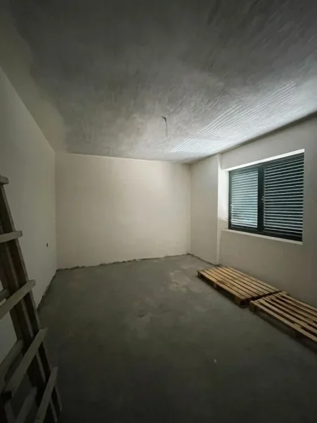 Durres, jepet me qera ambjent biznesi Kati 2, 155 m² 400 € (Durres)