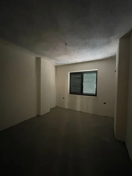 Durres, jepet me qera ambjent biznesi Kati 2, 155 m² 400 € (Durres)