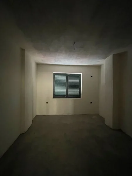 Durres, jepet me qera ambjent biznesi Kati 2, 155 m² 400 € (Durres)