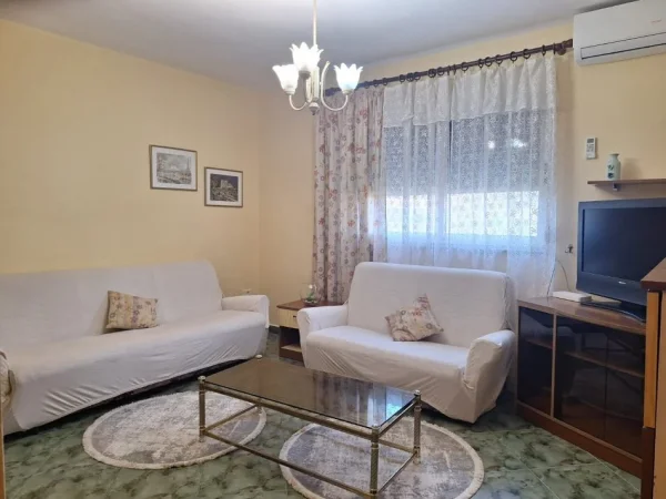 Tirane, jepet me qera apartament 2+1 Kati 5, 75 m² 550 € (STADIUMI DINAMO)