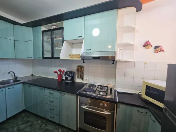 Tirane, jepet me qera apartament 2+1 Kati 5, 75 m² 550 € (STADIUMI DINAMO)