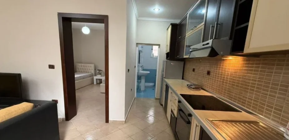 Tirane, jepet me qera apartament 3 Katshe Kati 1, 180 m² 600 € (XHAMLLIK)