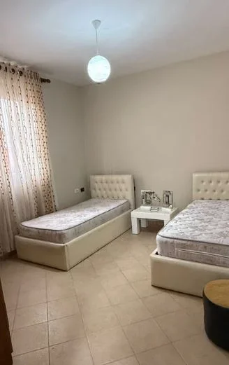 Tirane, jepet me qera apartament 3 Katshe Kati 1, 180 m² 600 € (XHAMLLIK)