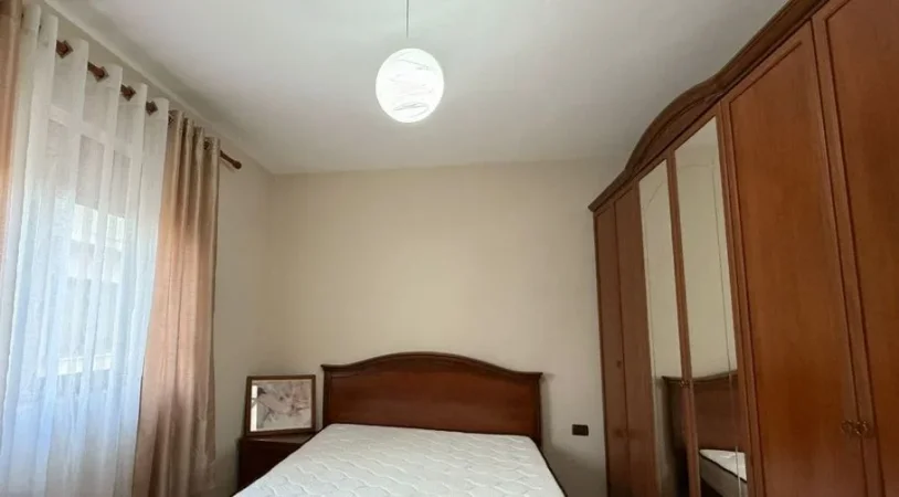 Tirane, jepet me qera apartament 3 Katshe Kati 1, 180 m² 600 € (XHAMLLIK)