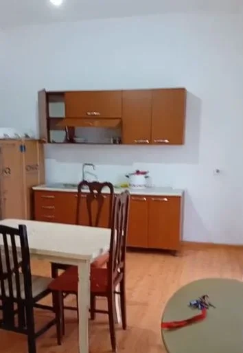 Tirane, jepet me qera apartament 2+1 Kati 3, 90 m² 300 € (5 MAJ)