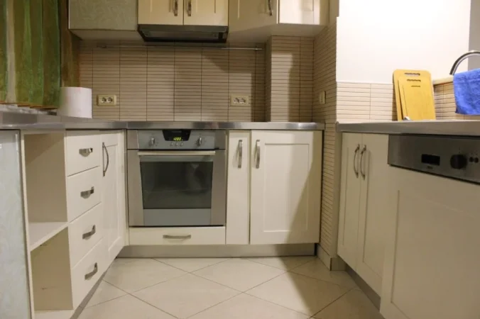Tirane, jepet me qera apartament 2+1 Kati 4, 100 m² 700 € (Jepet Apartament me Qera 2+1+1 te Sheshi Willson)