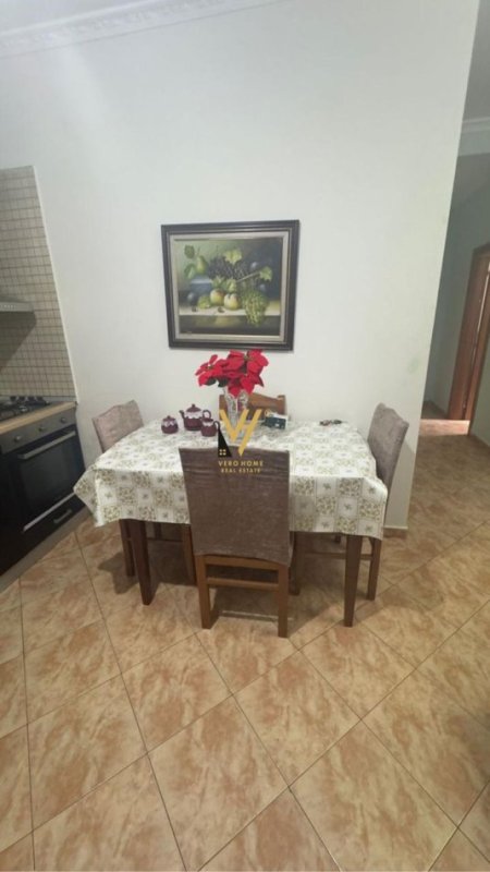 Tirane, jepet me qera apartament 1+1+Ballkon Kati 2, 65 m² 450 € (RRUGA ARKITEKT SINANI)