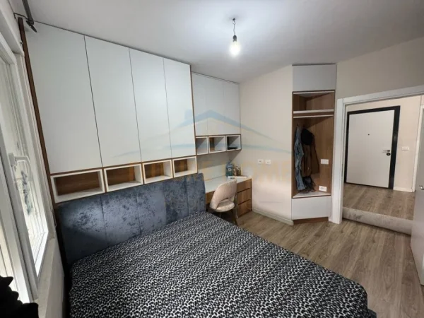 Tirane, jepet me qera apartament 2+1+Ballkon Kati 9, 94 m² 550 € (GOLDEN PARK 3)