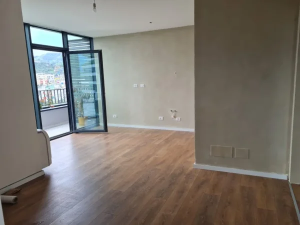 Tirane, jepet me qera apartament 3+1 Kati 8, 140 m² 1.600 € (Lake View)