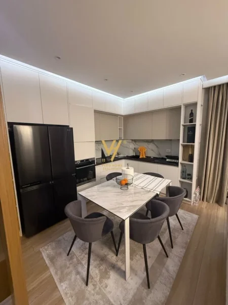 Tirane, shitet apartament 3+1+Ballkon Kati 3, 135 m² 300.000 € (LIQENI I THATE)