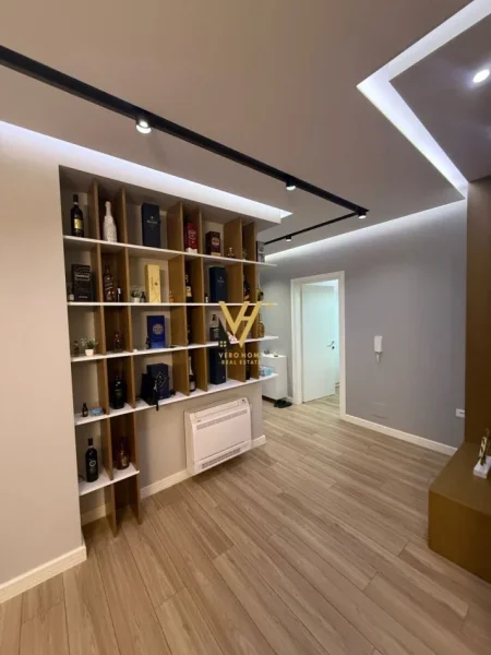 Tirane, shitet apartament 3+1+Ballkon Kati 3, 135 m² 300.000 € (LIQENI I THATE)