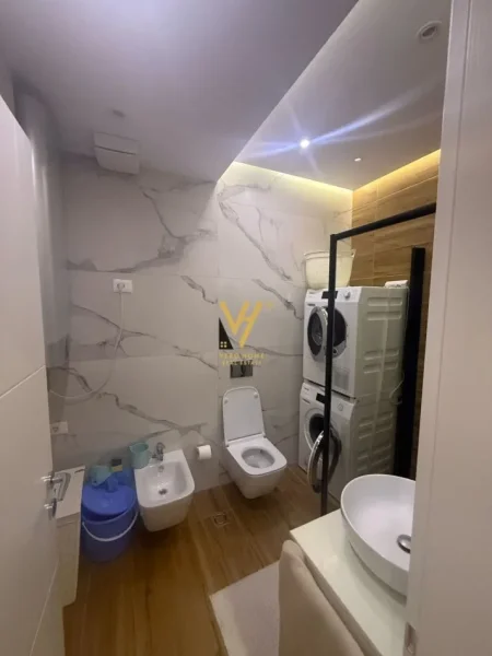 Tirane, shitet apartament 3+1+Ballkon Kati 3, 135 m² 300.000 € (LIQENI I THATE)