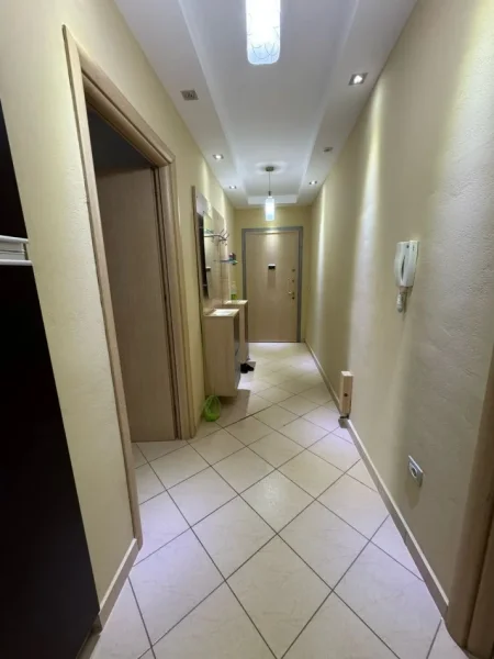 Durres, jepet me qera apartament 1+1 Kati 4, 80 m² 400 € (Plazh)