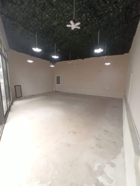 Tirane, jepet me qera ambjent biznesi Kati 0, 56 m² 700 € (Astir)