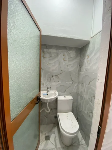 Durres, jepet me qera ambjent biznesi Kati 0, 25 m² 250 € (Shkolla Qemal Mici)