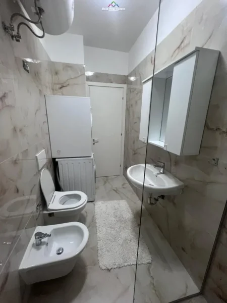 Tirane, jepet me qera apartament 1+1+Ballkon Kati 6, 75 m² 600 € (SELVIA)